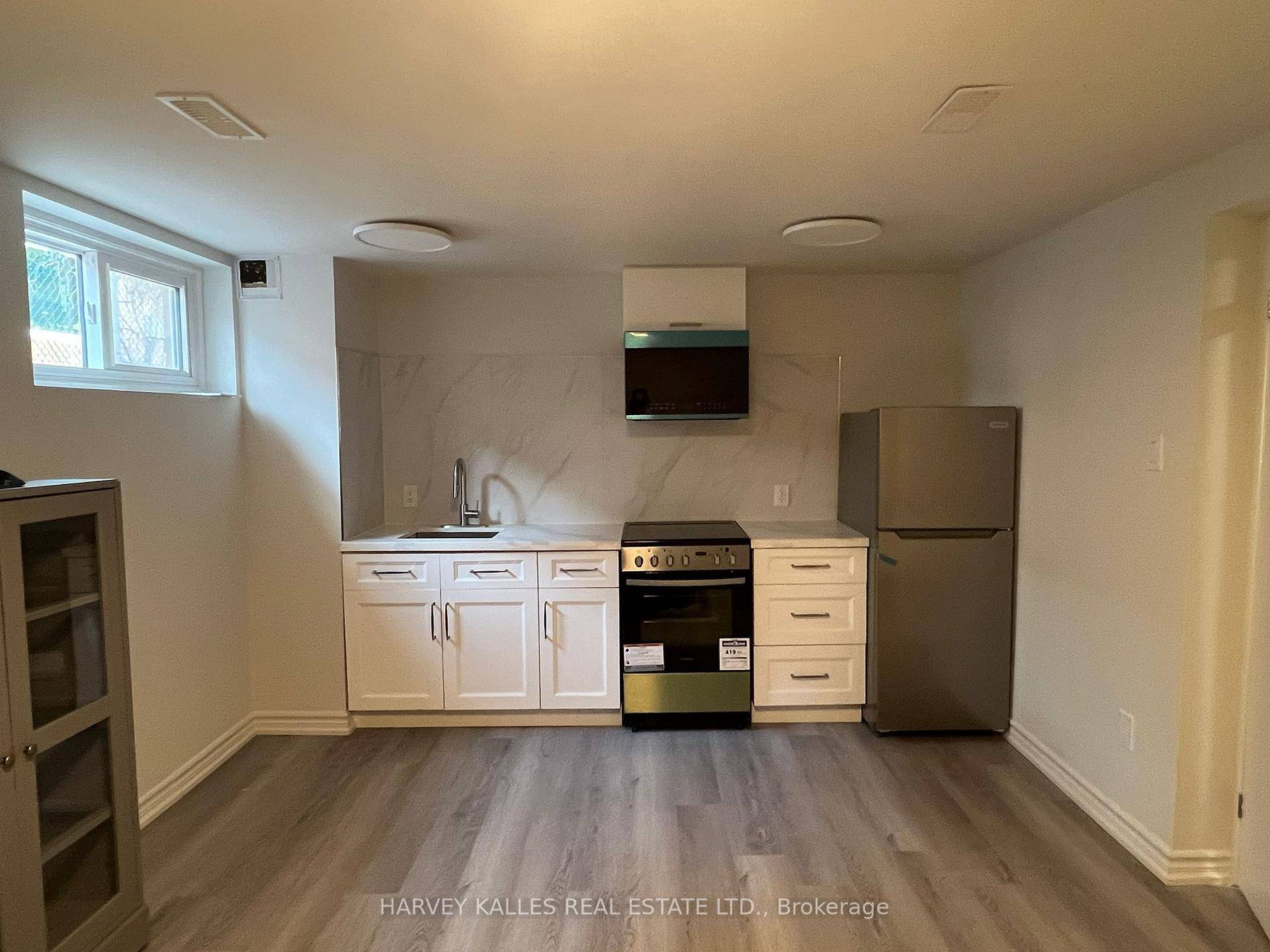 Be the first to live in this brand new, bright, and modern studio basement apartment with its own private, separate entrance, located in a quiet and desirable neighborhood.