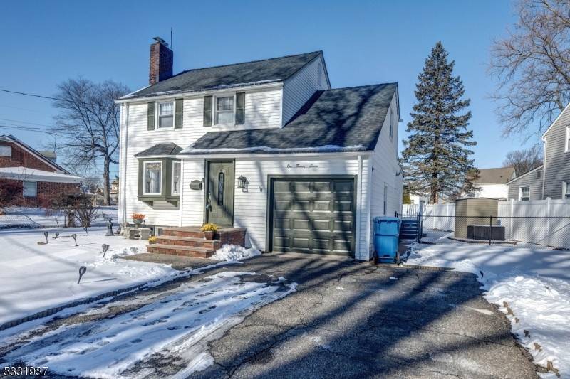 Nestlet on 0. 37 acre of charming land in a picturesque community, this colonial offers 3 bedrooms, finished basement, formal Dining Room, Kitchen, Dinette Office and Living Room complete with ...