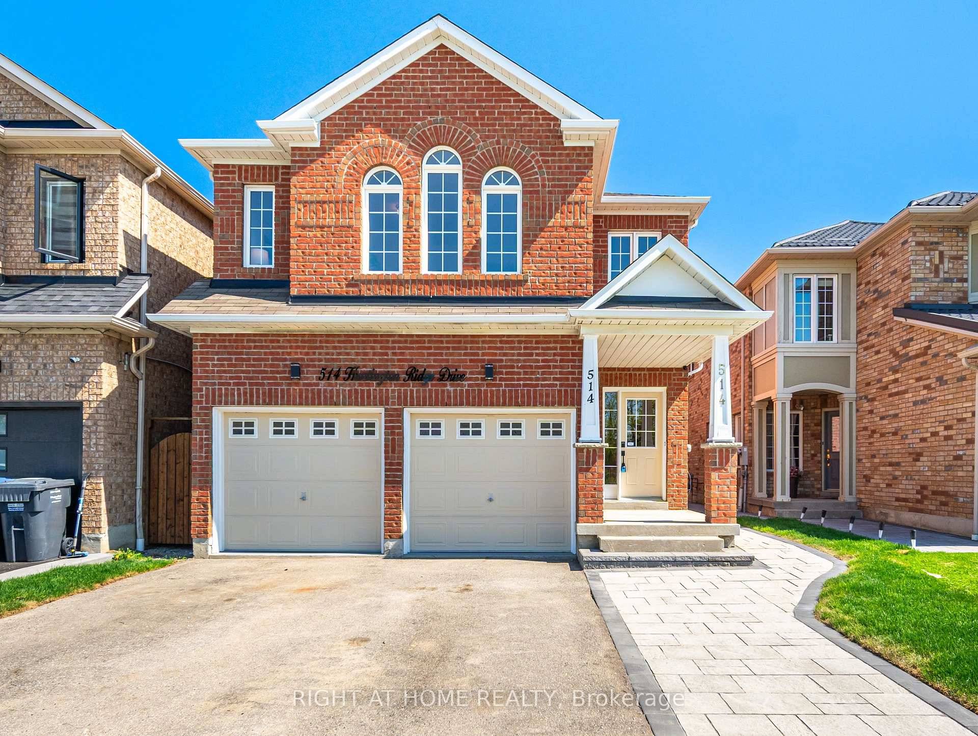 Prime Mississauga Location, Top to Bottom Luxury Renovations Indoor amp ; Outdoor, 4 Bedrooms 3.
