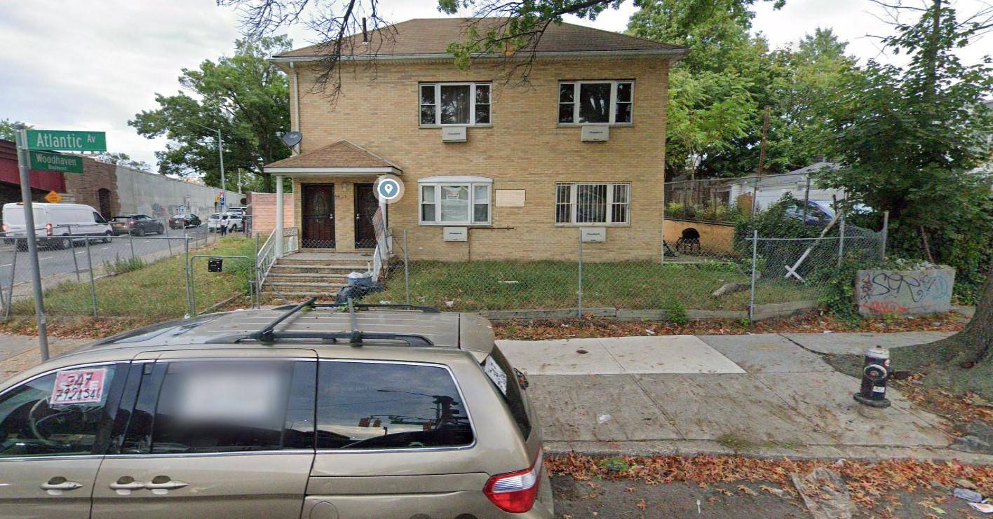 House is Vacant. Brand new construction.