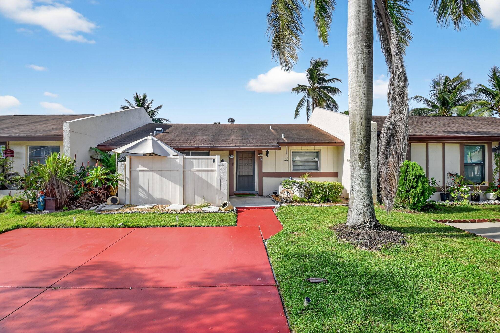 Welcome to 26 Chelsea Lane in sunny Boynton Beach !