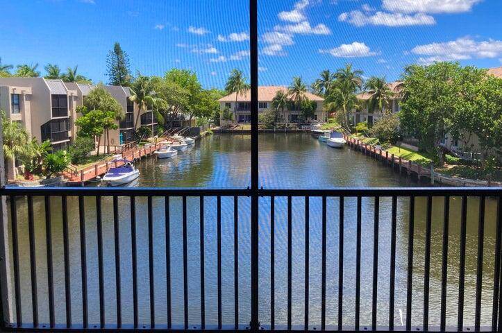 SEASONAL, 3 MONTHS MINIMUM as per association This beautiful waterfront 2 bedroom 2 bath condo is available now and can be rented annual or seasonal.