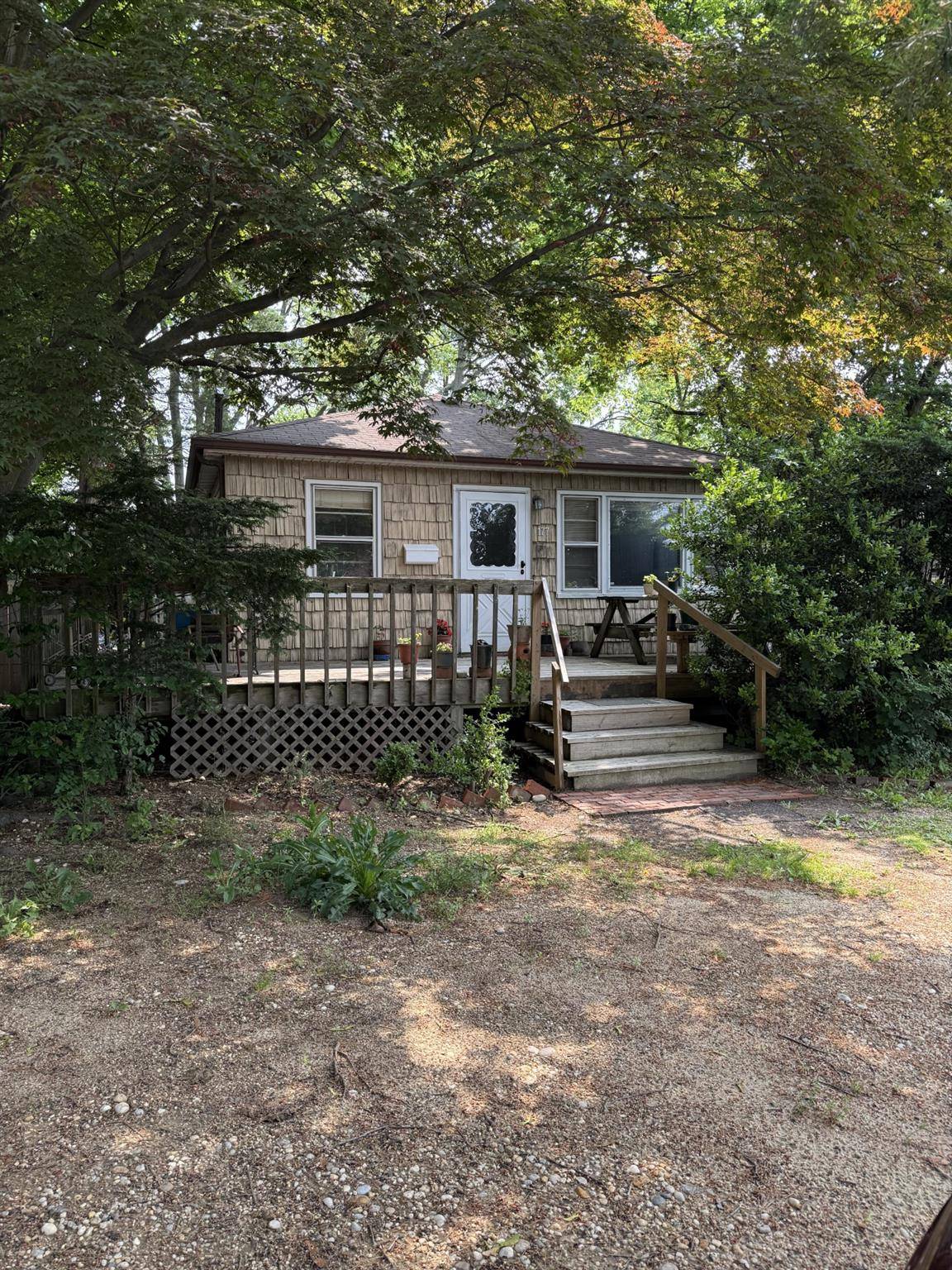 Very Nice Ranch, 3 Bedroons, Lr, EIK, Full Bath, Full Basement With OSE, Full Bath, CLOSE TO EVERYTHING.
