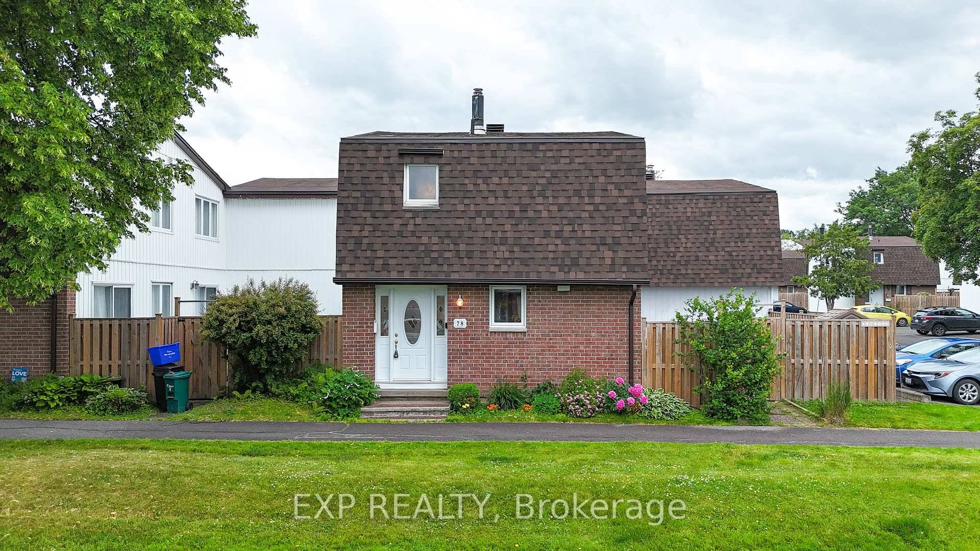 Welcome to 78 837 Eastvale Drive, a bright and spacious corner unit offering exceptional value in Ottawa's east end.