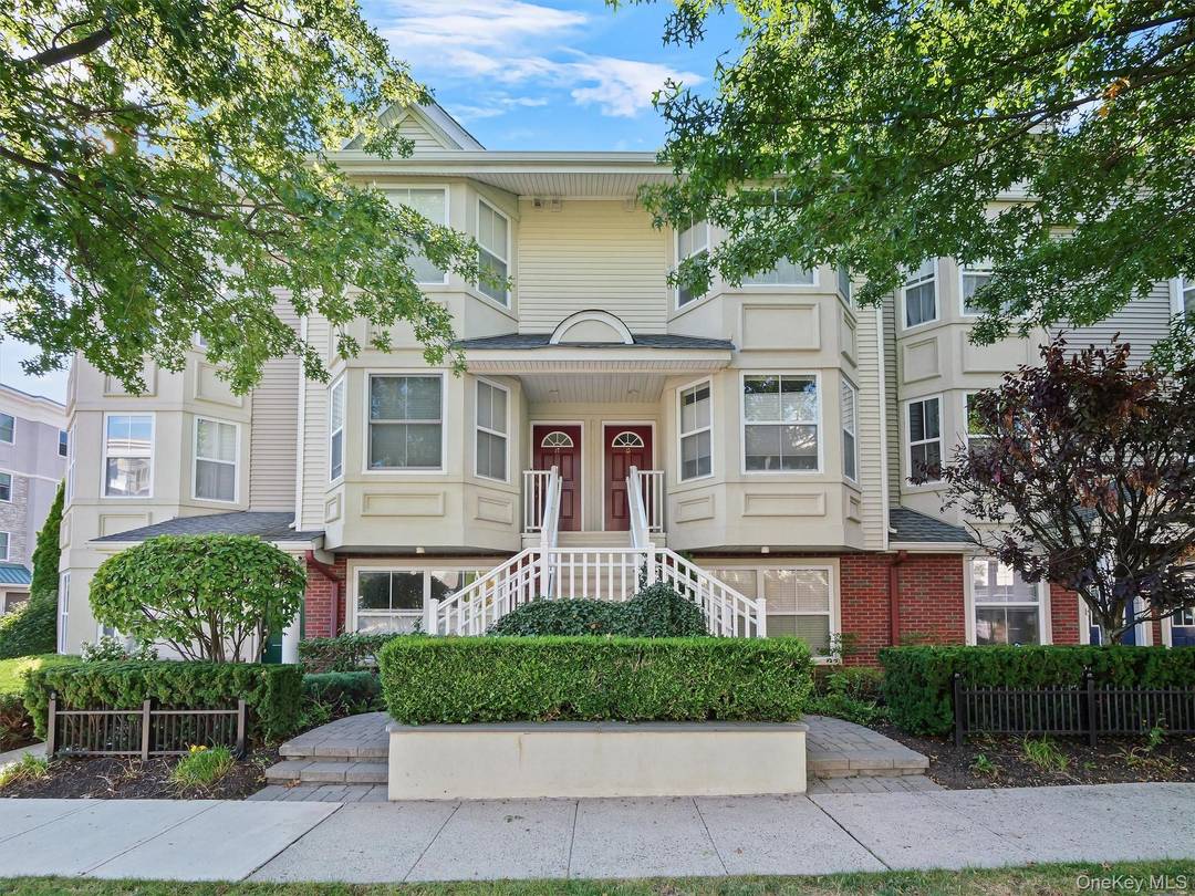 Opportunity is knocking at Harbor Point !