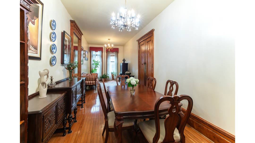 Turn of the Century townhouse in Harlem offers absolute elegance and comfort, especially when it's situated on the sunny side of the street.