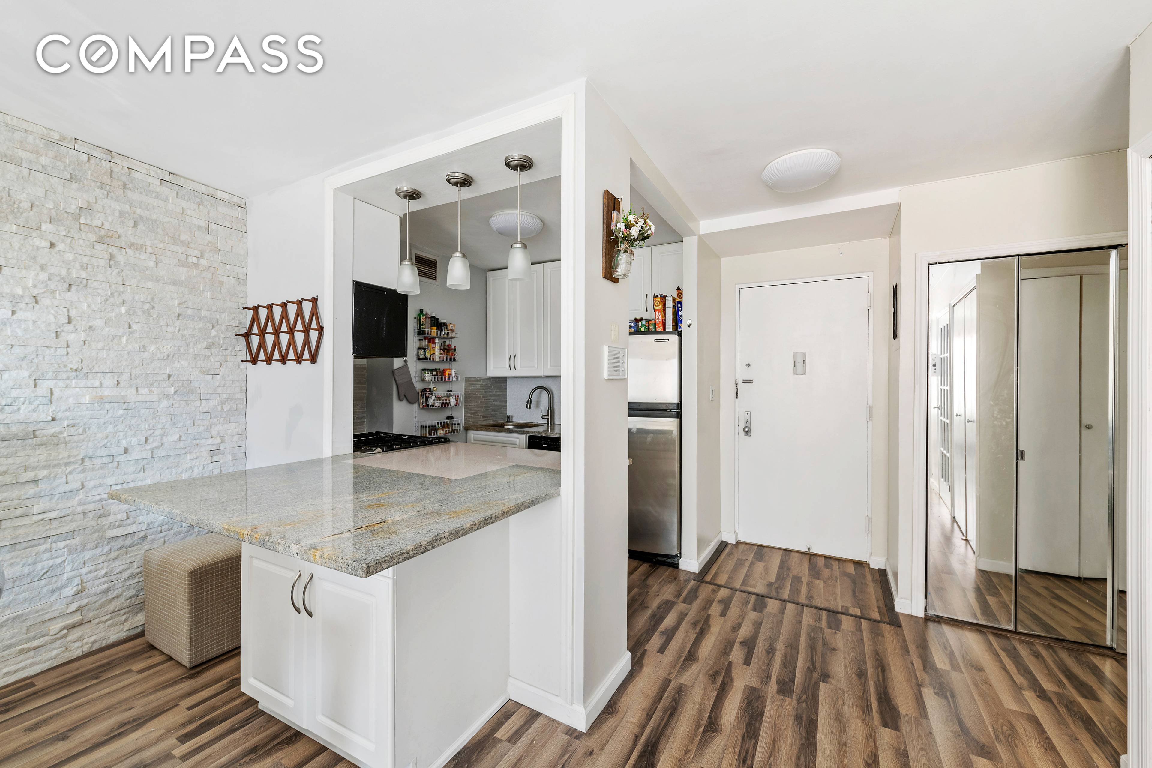 Welcome to Residence 6T at Battery Pointe a beautifully appointed one bedroom with a flexible bonus room, offering bright Western exposures and breathtaking views of the Hudson River.