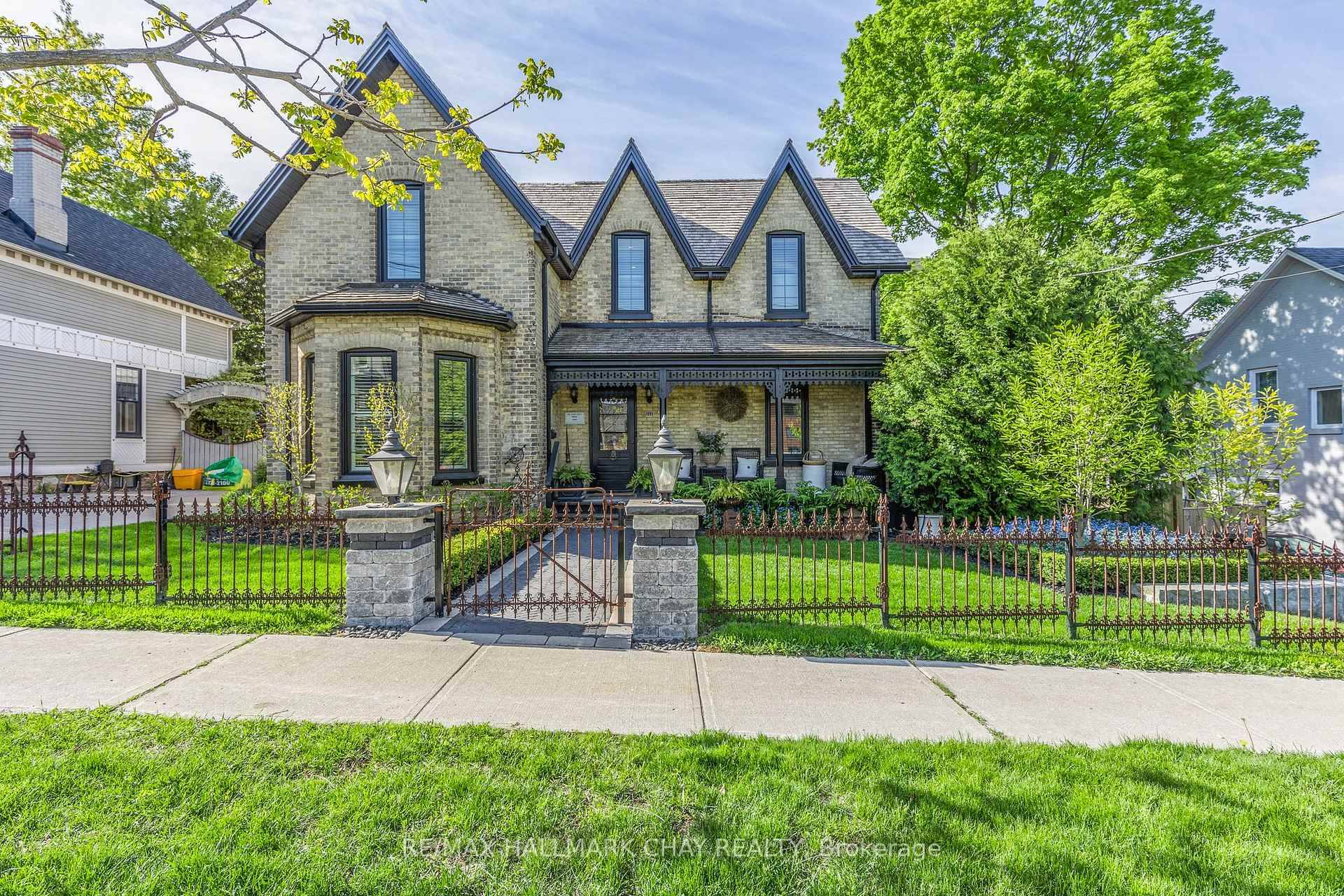 A Masterpiece of Architecture, Design amp ; Experience !