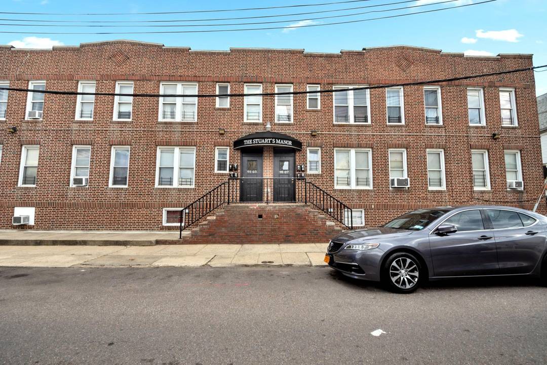 9503 amp ; 9507 Cresskill Place Jamaica, Queens 8 Free Market Units 2 Buildings Zoning Upside Strong In Place Income Two adjacent four unit buildings offered as a package in ...