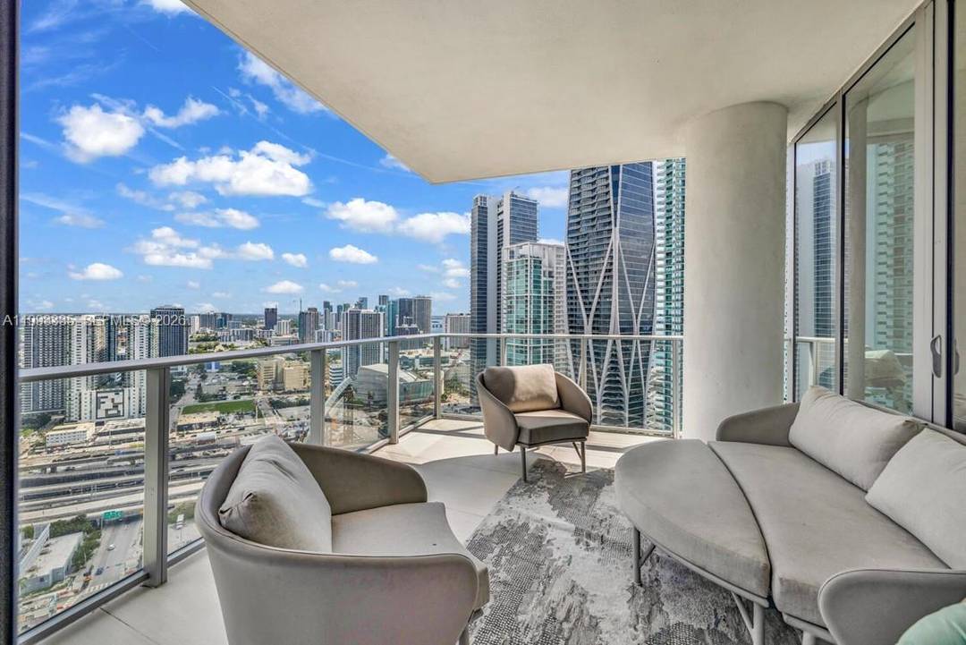 Experience luxury living at Paramount Miami Worldcenter in this stunning 34th floor corner residence.