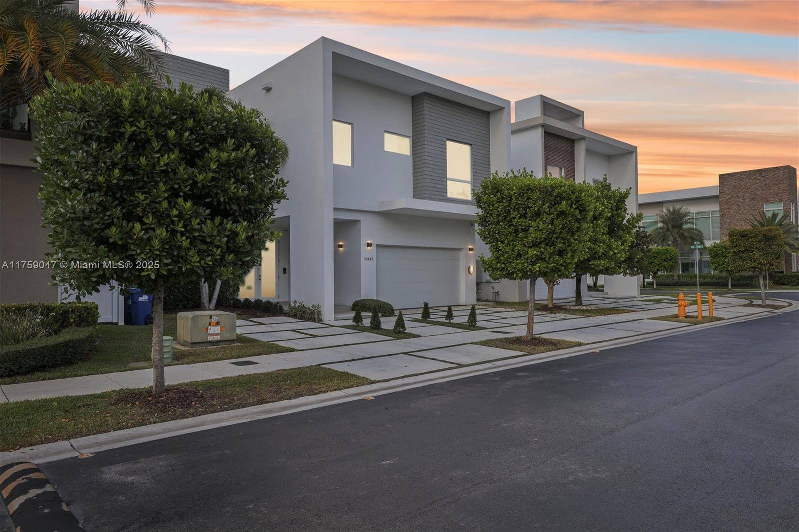 PRICE IS FIRM ! Experience the pinnacle of privacy and sophistication in this Mansion V model, located in the ultra exclusive Mansions at Doral, a gated community with just 66 ...