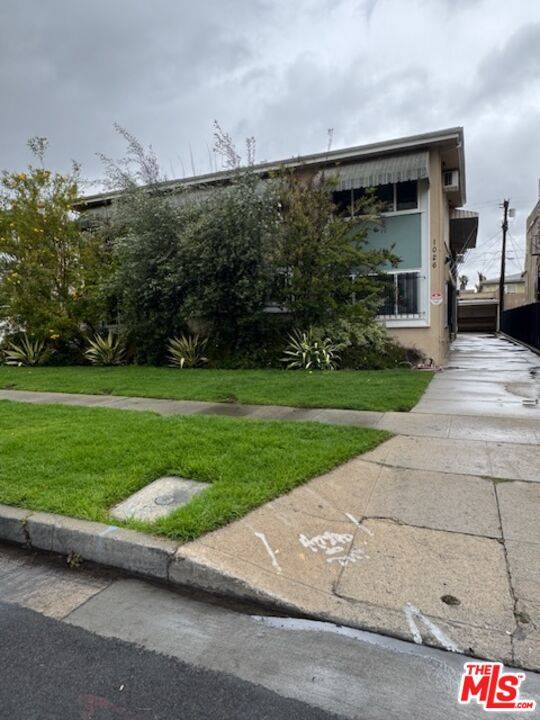 1026  S Shenandoah St 8BR Beverlywood La