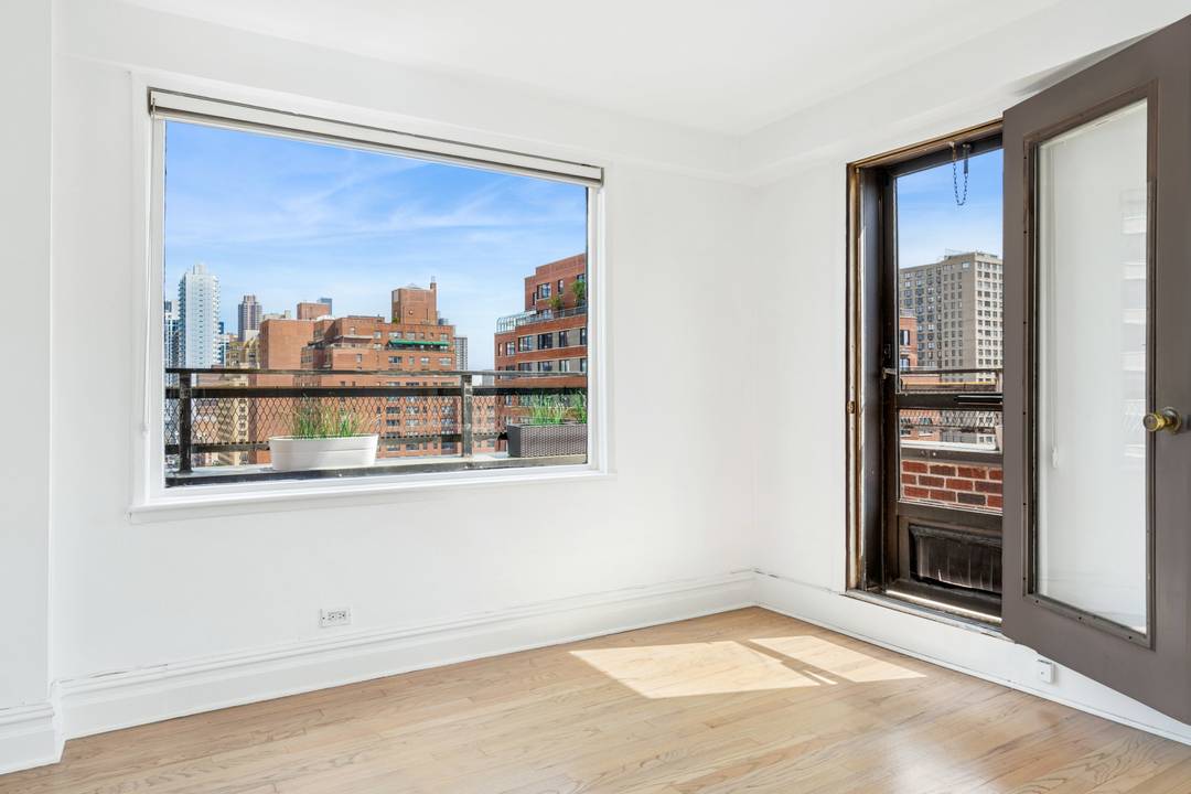 TERRACE LOVERS ! Rarely available.