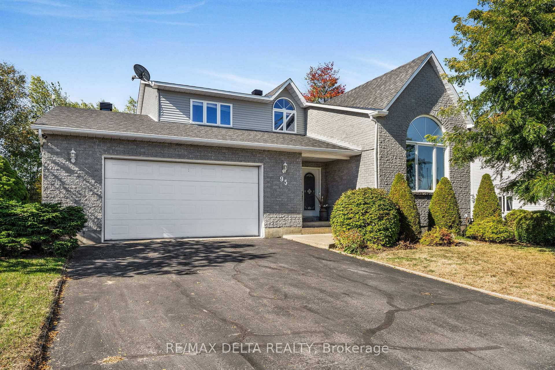 Welcome to this stunning 1721 sq ft home, with 3 bedroom and 2.