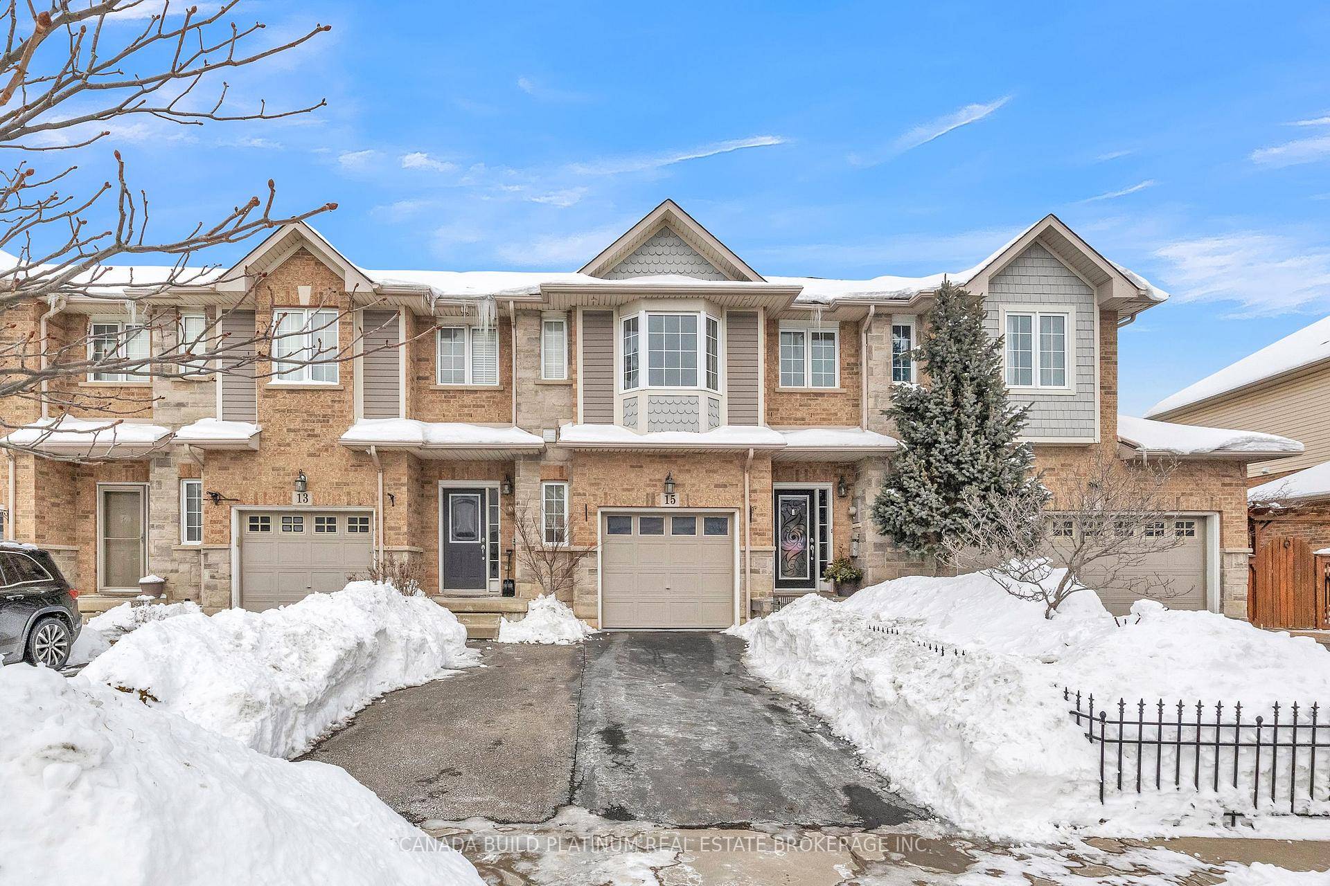 Just steps from the lake and major highways, this Marz built freehold townhome no condo fees is situated in a family friendly neighborhood.
