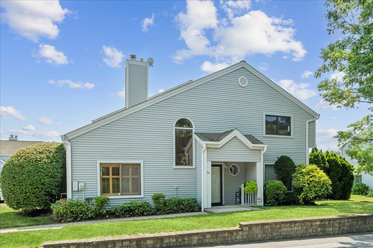 Welcome to effortless living at the highly sought after Villas on the Lake !