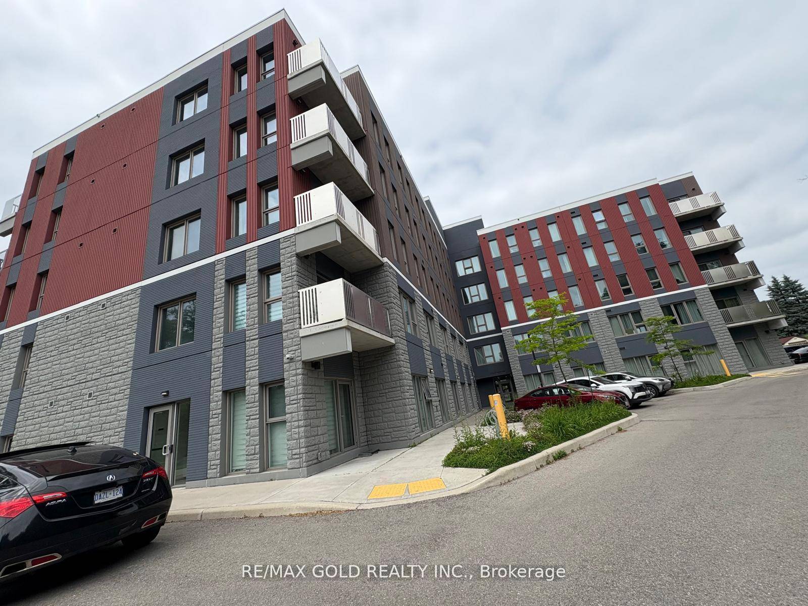 Welcome to this beautiful Condo in Walking Distance to McMaster University 5 Mins walk to Campus.