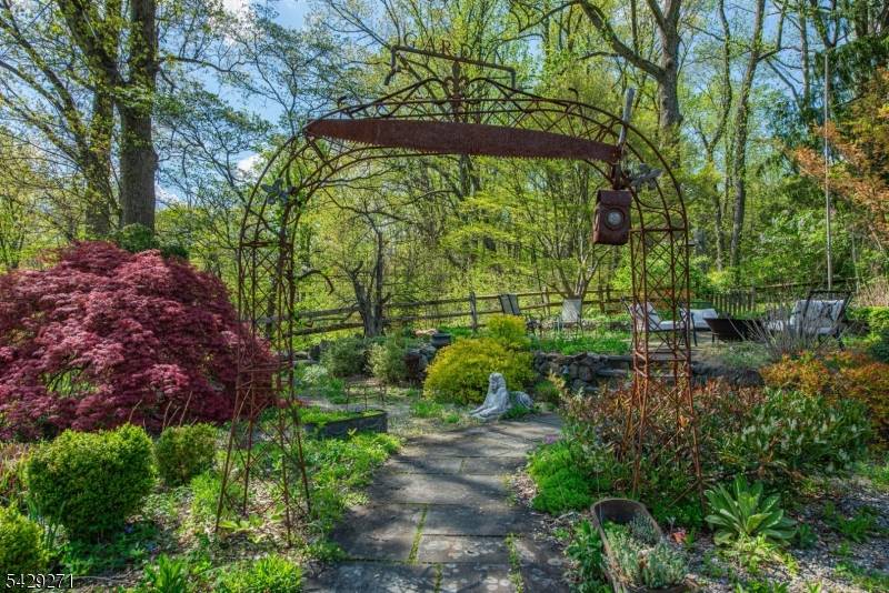 Nestled on 1. 25 acres of beautifully landscaped property in sought after Mendham Township, this exceptional 4 bedroom, 3.