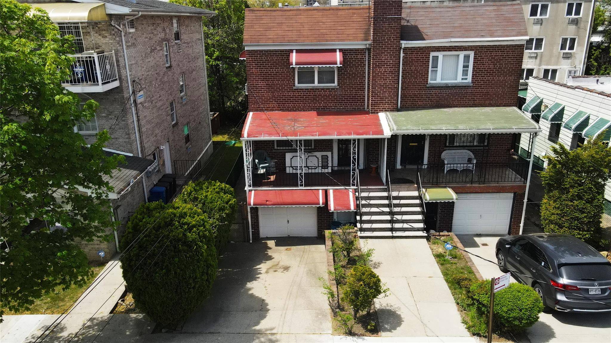 Opportunity Knocks at 3331 Hone Avenue A Spacious One Family with Income Potential !