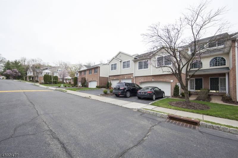 Sunny three bedroom, 2. 5 bath luxury townhouse in the FOREST CREEK development.