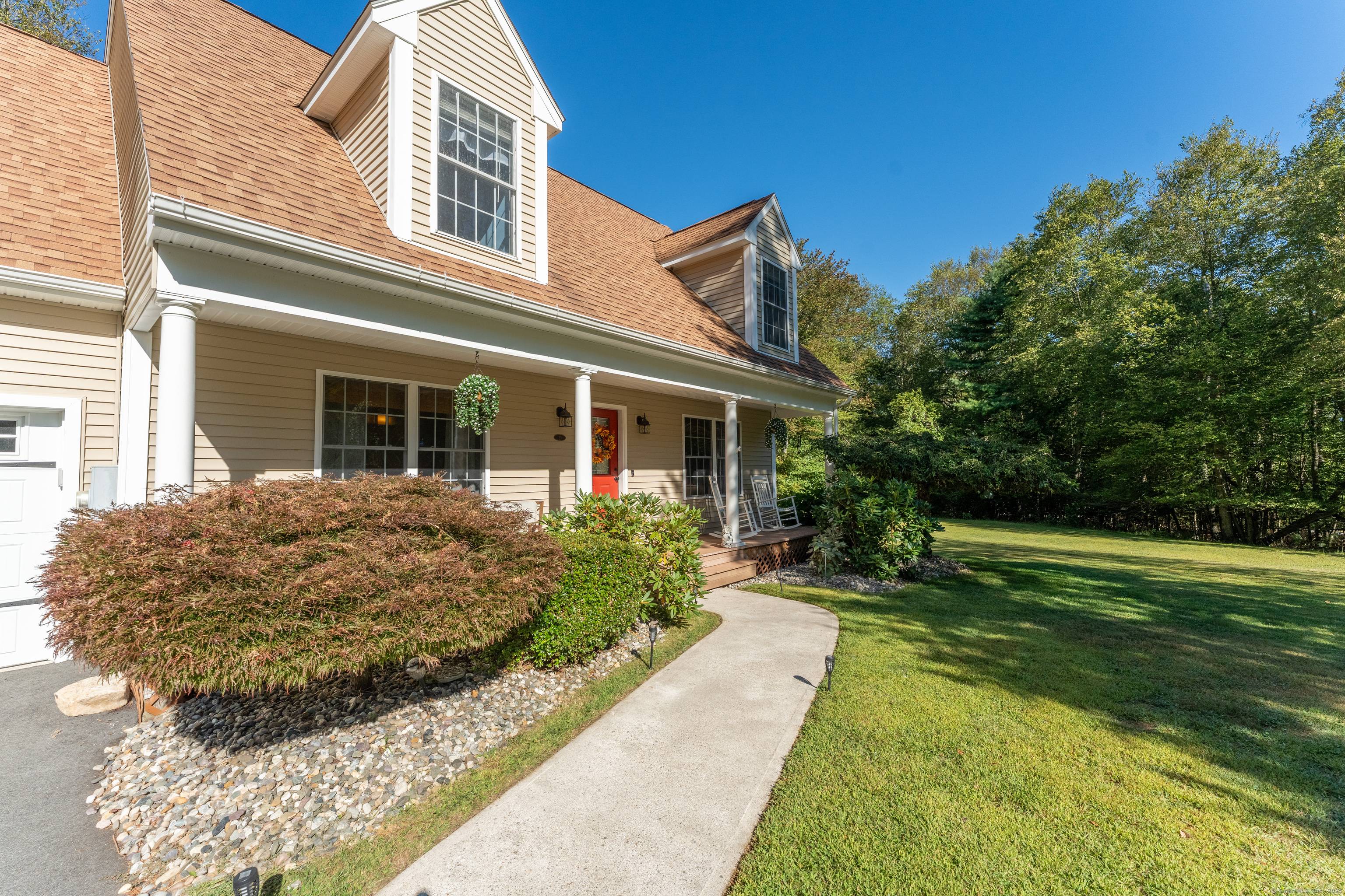 Well maintained and cared for Cape Cod style home with a 3 car garage located in East Killingly, very convenient to RI CT for commuting !