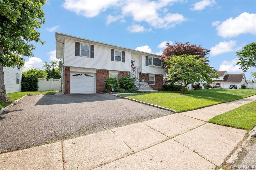 Welcome Home ! Freshly Painted 4 Bed 2 Bath High Ranch in Plainedge Schools, Open Concept Grey amp ; White Kitchen w Island, New Appliances amp ; Porcelain Tile Floors ...