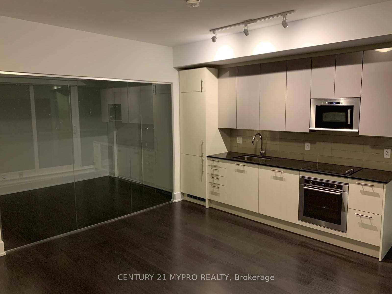 Gorgeous, Luxurious amp ; Spacious One Bedroom Suite At Stanley Condos !