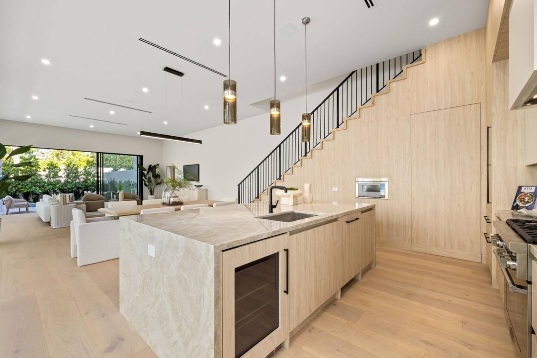 NEW PRICE ! PLUS BUYERS CREDIT UP TO 50K !