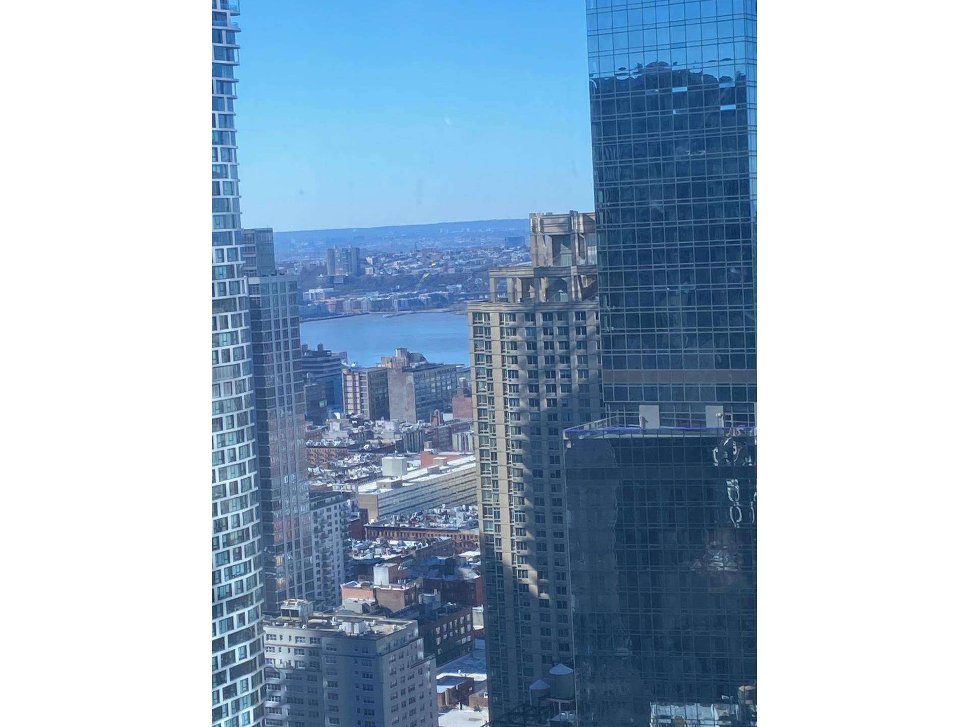 Triple Mint 1 bed 1. 5 baths with an amazing brand new renovation you find in this lovely apartment on the 44th floor.