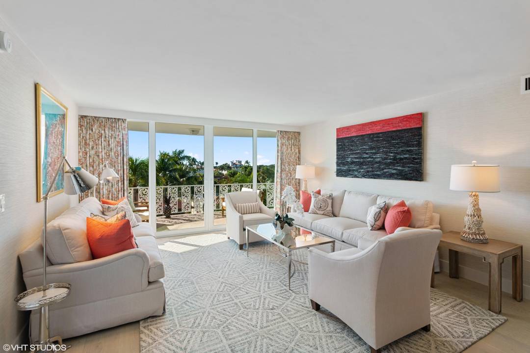Discover this elegantly reimagined 2 bedroom, 2 bathroom residence in the heart of Palm Beach.
