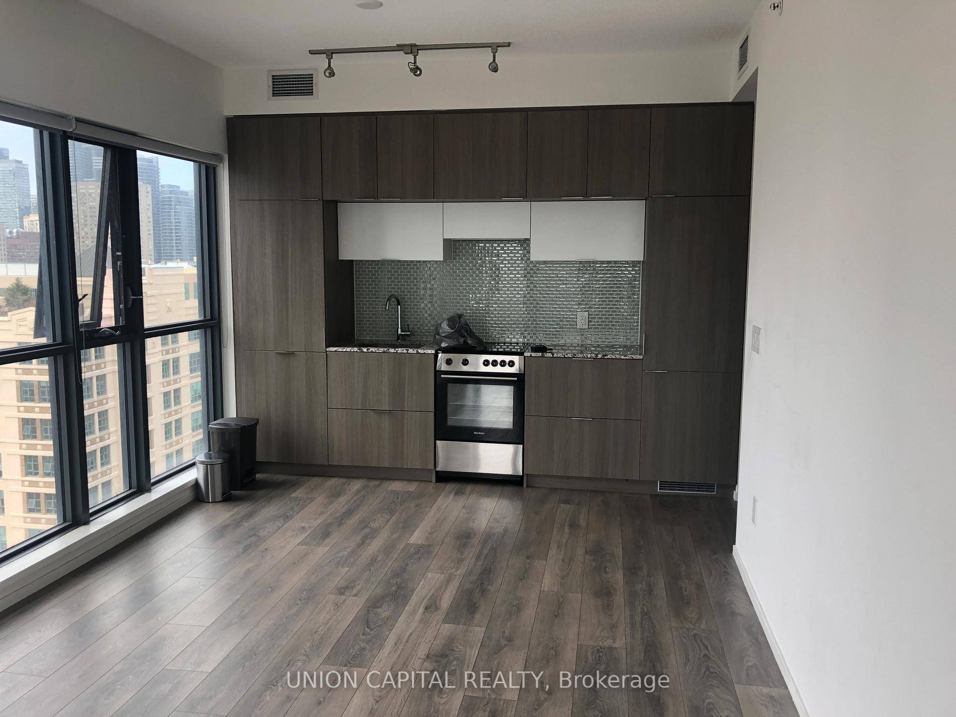 Cosmopolitan High Rise Living At Pace Condos !