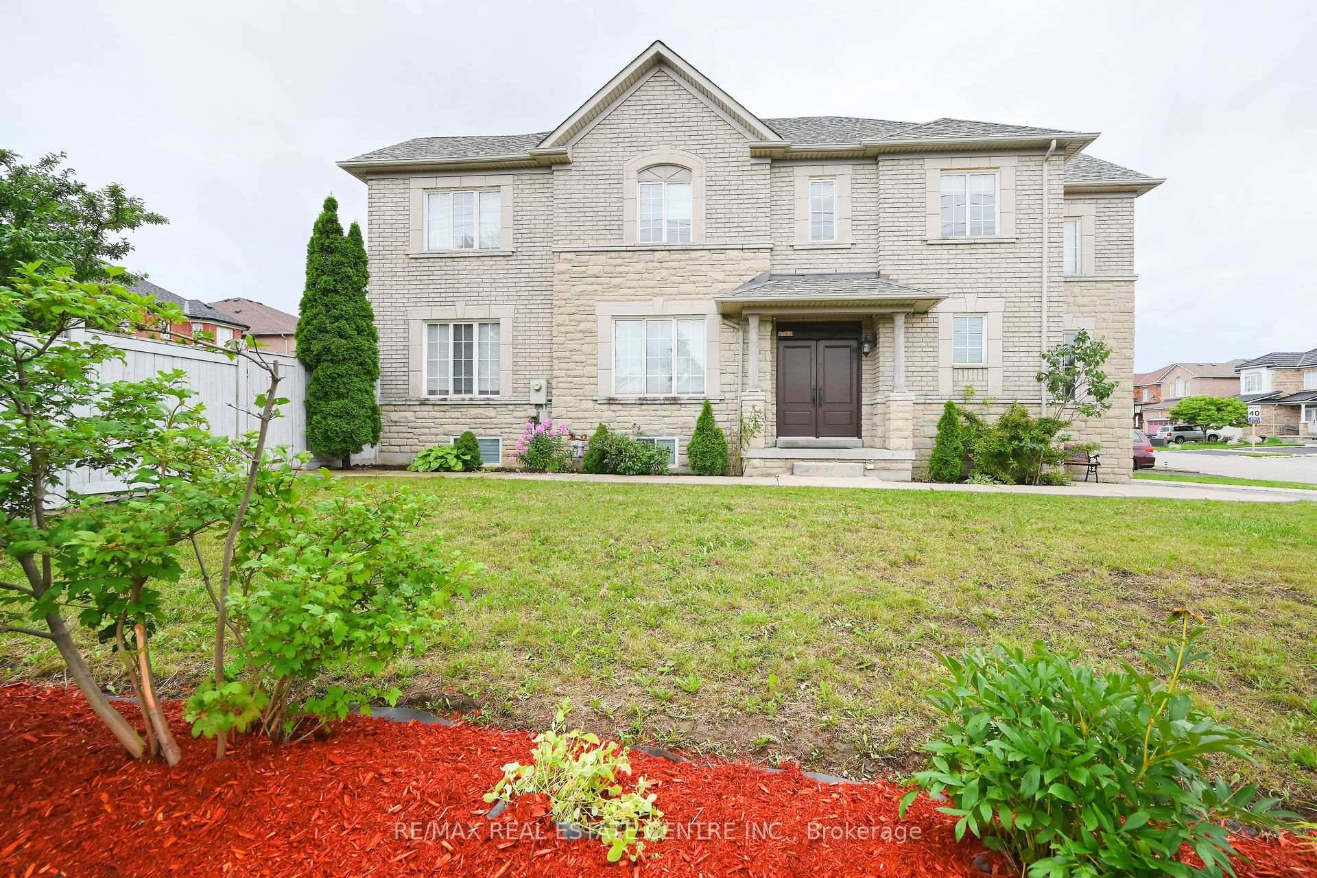 Rent This Spectacular Greenpark Home In Meadowvale Village.