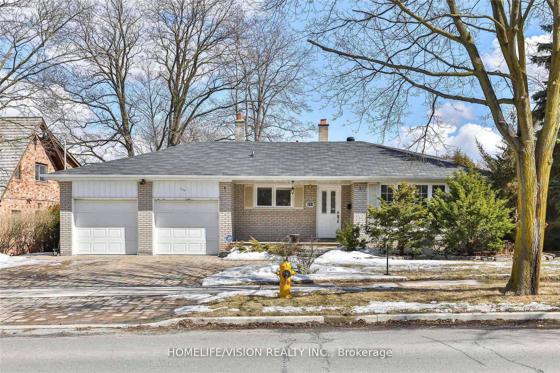 Spacious Unfurnished 5 Bdrm Home With Exceptional Layout In Multiple Level.