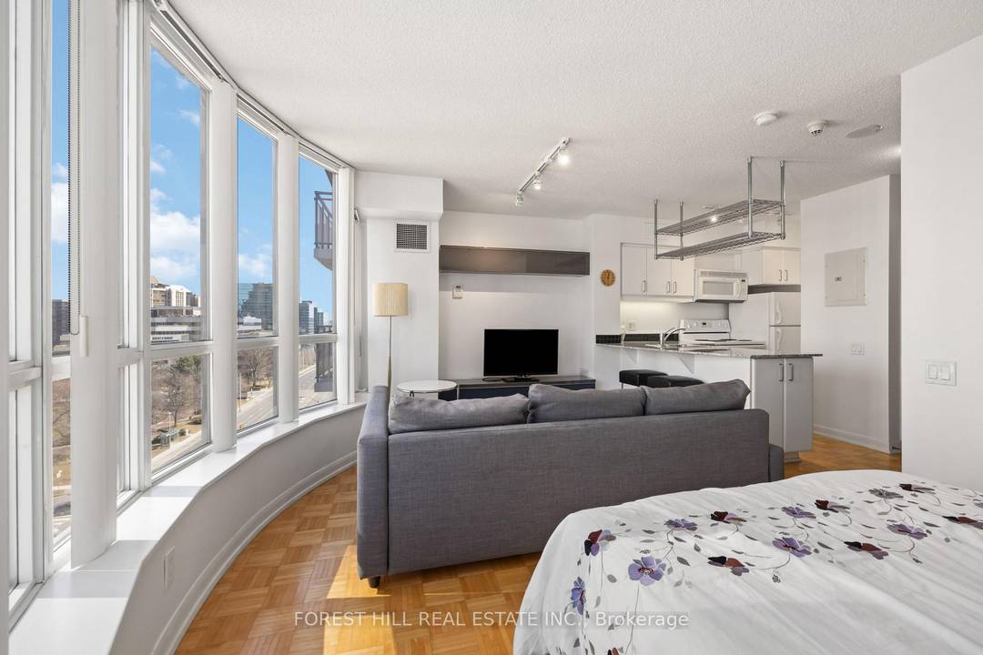 FULLY FURNISHED MOVE IN READY !