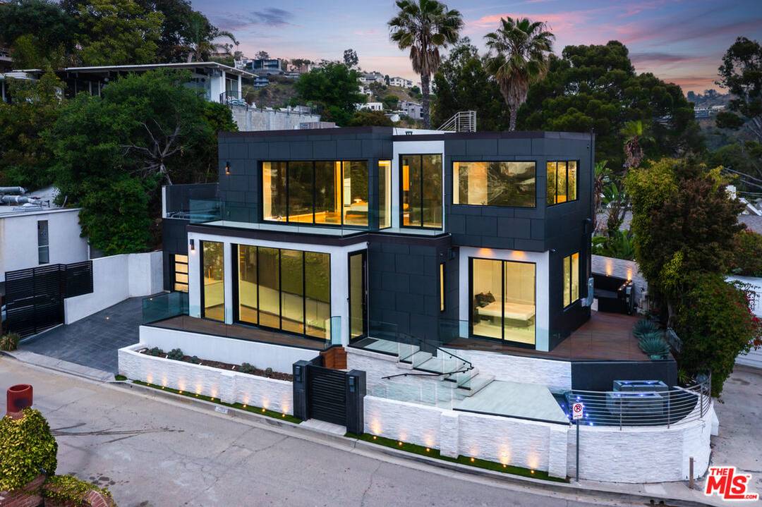 1545  Marlay Dr 3BR Sunset Strip La