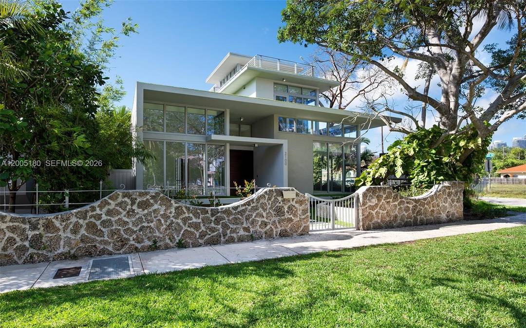 Villa Leone Residences, the reimagining of the historic 1930s estate La Casa Reposada, presents an exclusive collection of five ultra luxury homes on prestigious South Miami Avenue.