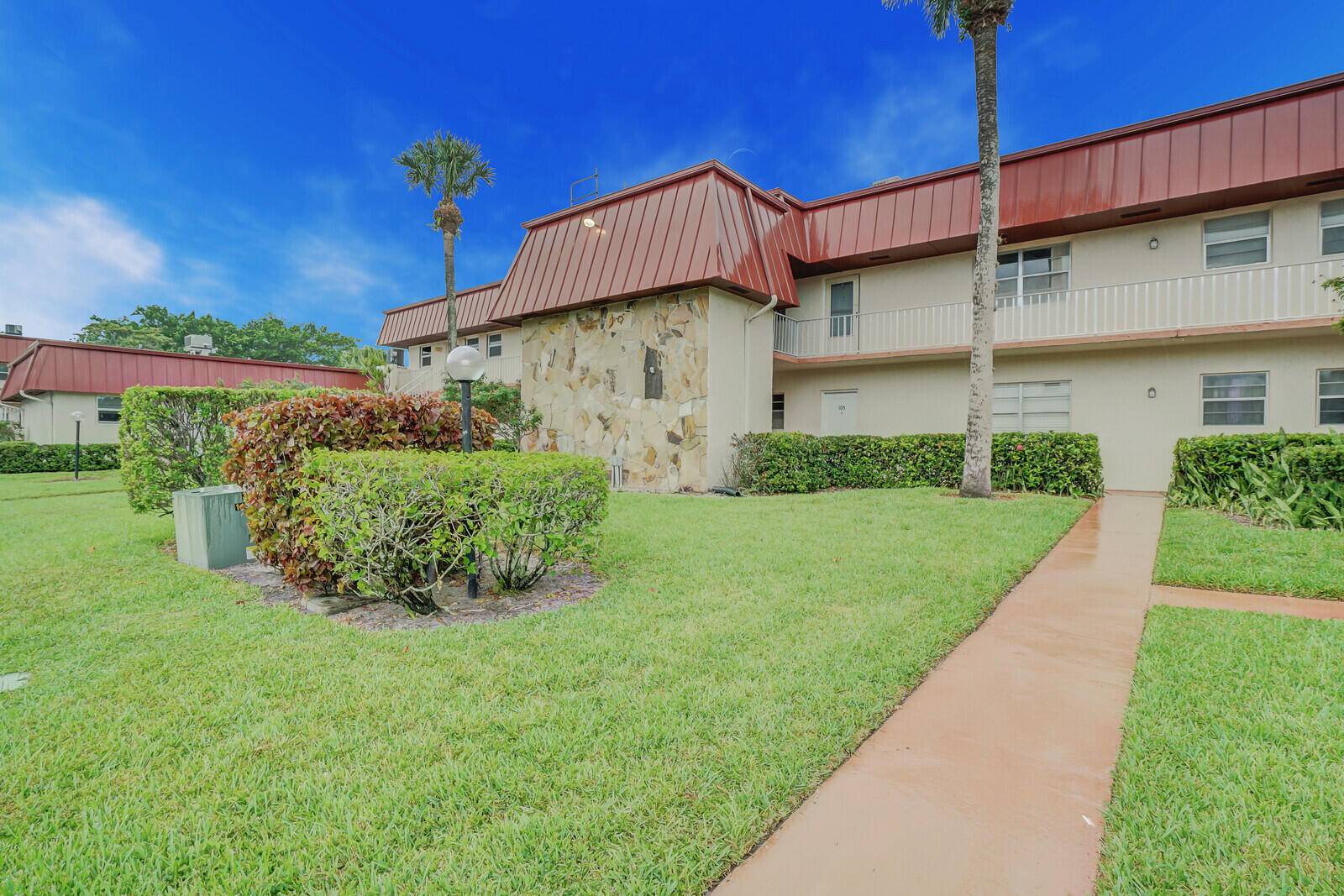Amazing opportunity located right in the heart of Royal Palm Beach.