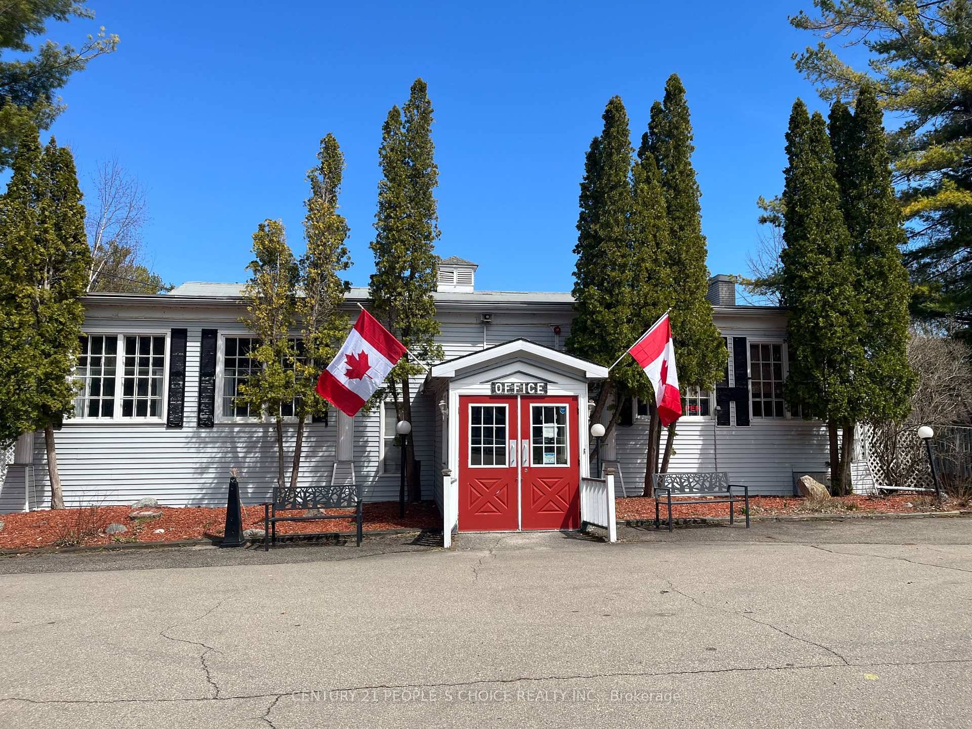 Colonial Resort Hotel in 1000 Islands, ON an independently owned and operated, 54 Guest Rooms and 3 BR Apartment Manager Quarter, located close to Hwy 401 and just 30 min ...