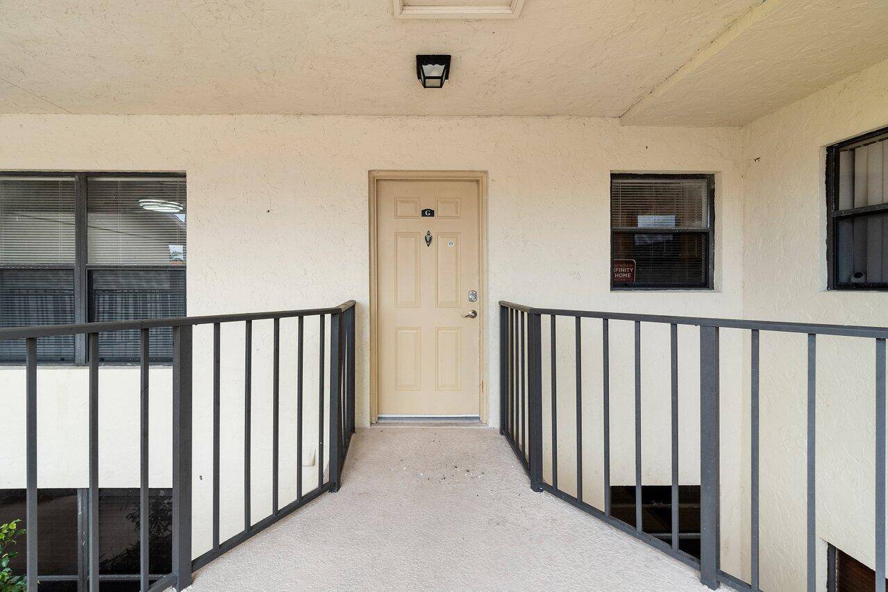 Investment Opportunity Tenant in place through 4 30 2026 This spacious 3 bedroom 2 Full bath second floor condo is nestled in the heart of Royal Palm Beach.