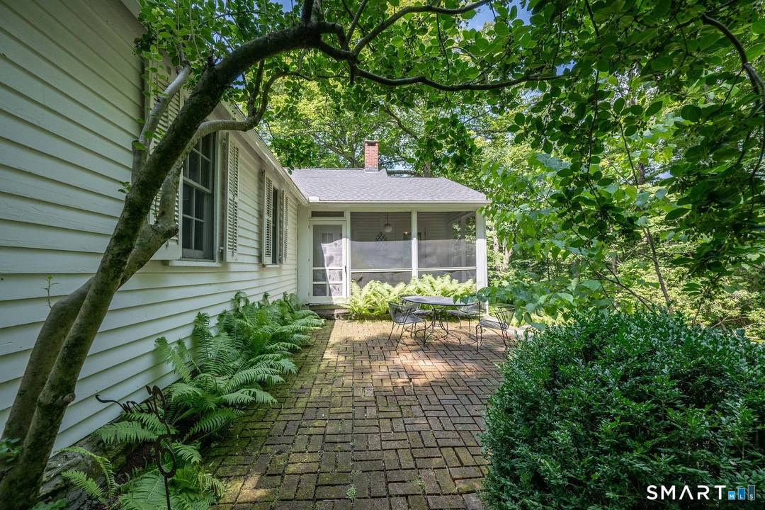 A rare summer retreat a thoughtfully updated former schoolhouse, rich in history and beautifully positioned in one of Litchfield County's most desirable and quiet river corridors, with direct Lake Lillinonah ...