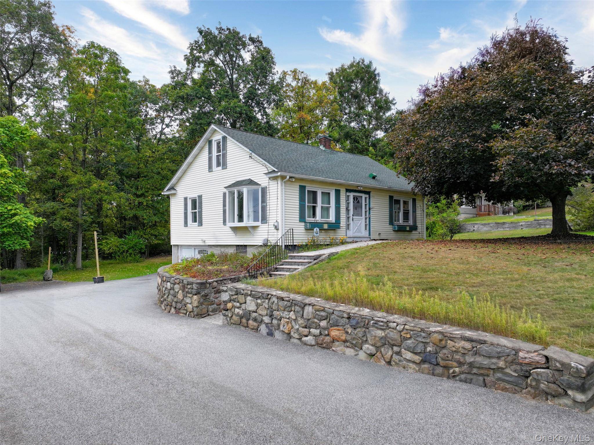 Move in ready with recent updates !