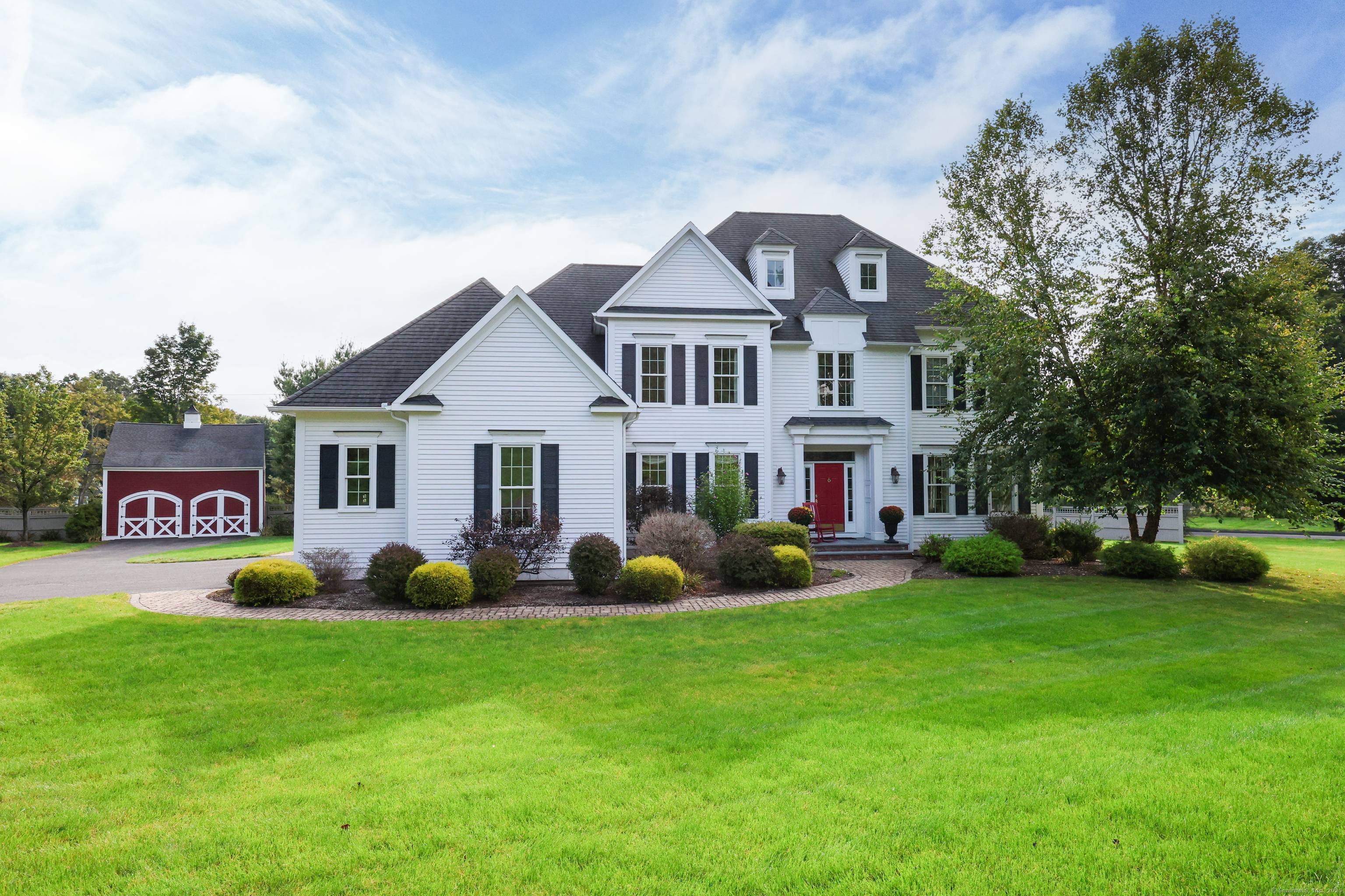 Beautifully maintained colonial on prime cul de sac in Avon.