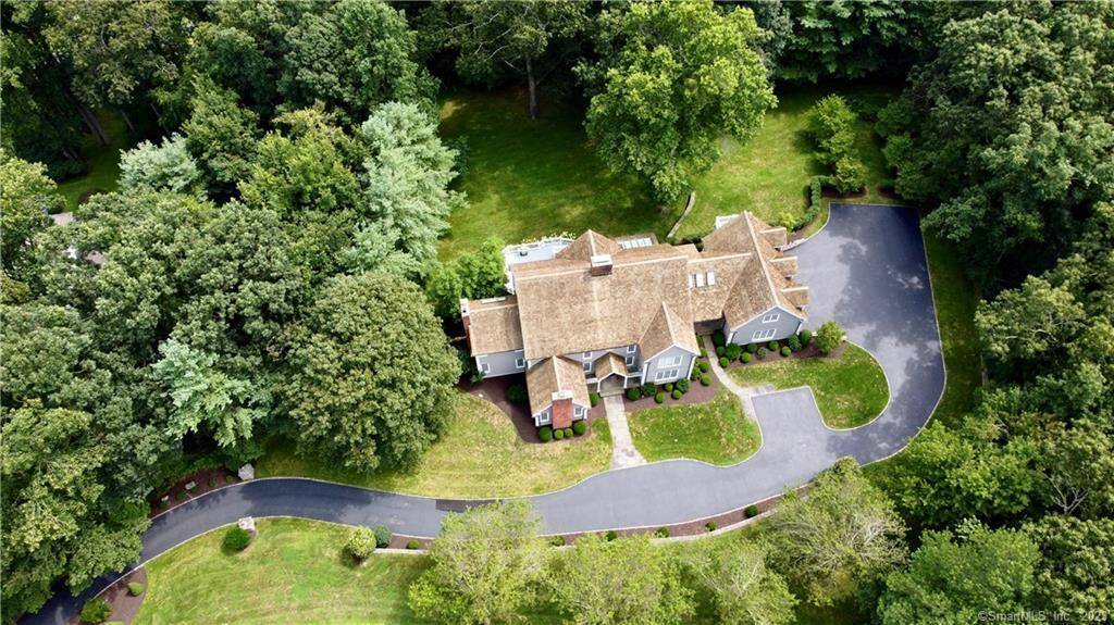 Welcome to your own private oasis at 30 Soundview Farm, sequestered on over 2 acres of breathtaking landscape ; a Michael Greenberg original.