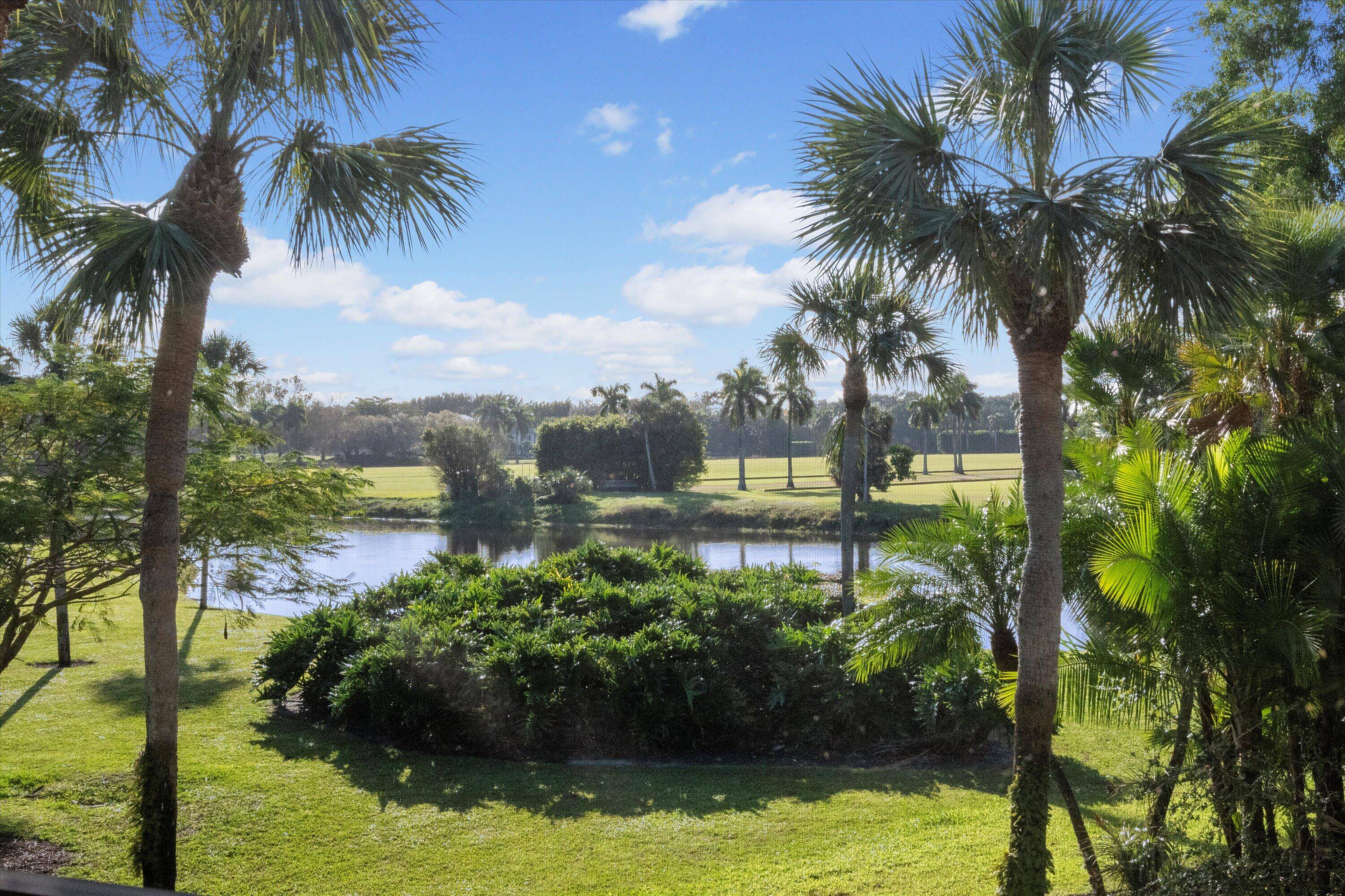 Nestled in Wellington's prestigious Palm Beach Polo and Country Club, this stunning 3 bedroom, 3 bathroom Cowdray Park Condo offers both luxury and convenience.