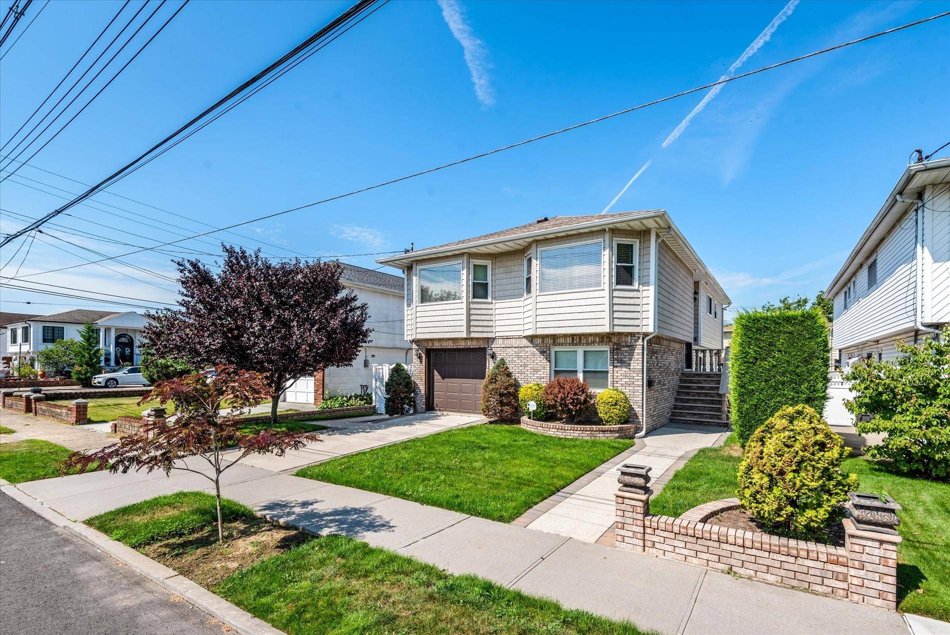 Welcome to this stunning and spacious Brookfield Hi Ranch, perfectly situated in the heart of Rockwood Park.