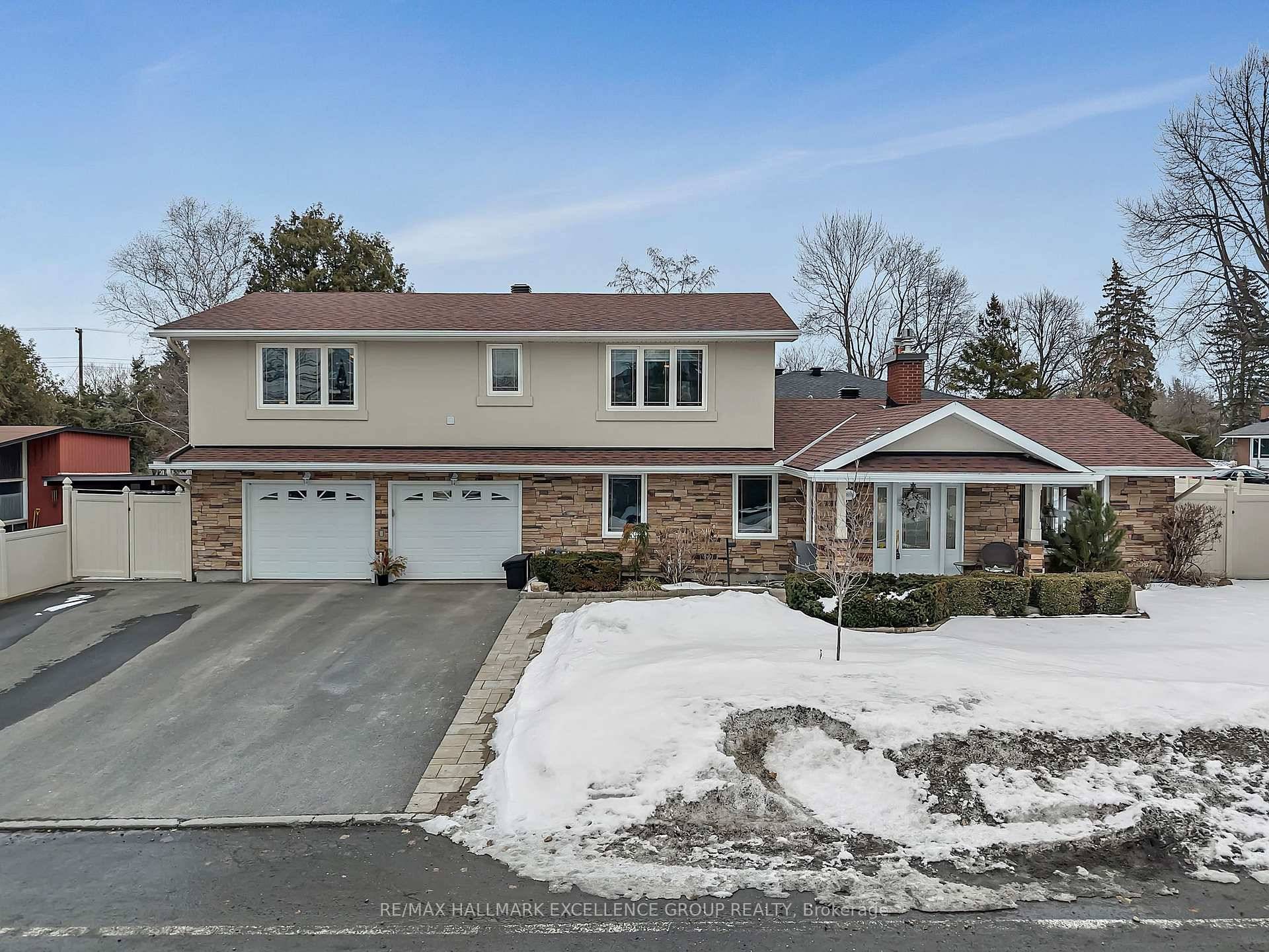 Welcome to refined living in the heart of Riverside Park !