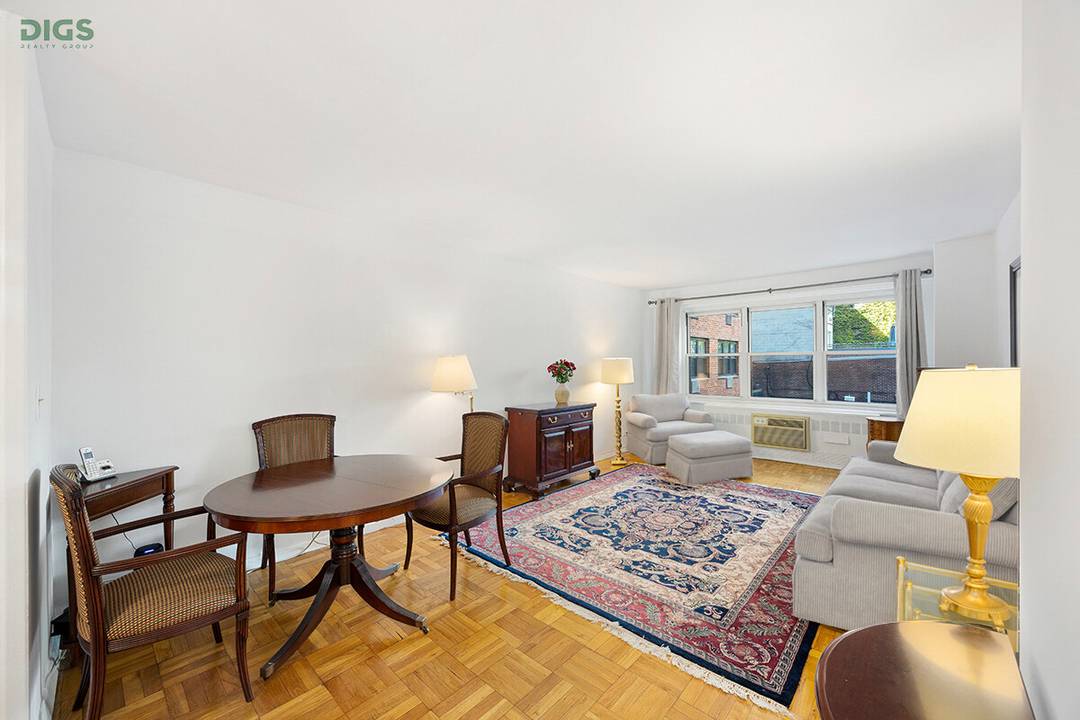 Renovated, Spacious 1br with Incredibly Low Monthlies You will feel right at home in this oversized 1br 1ba apartment with charming garden views and lovely afternoon light.