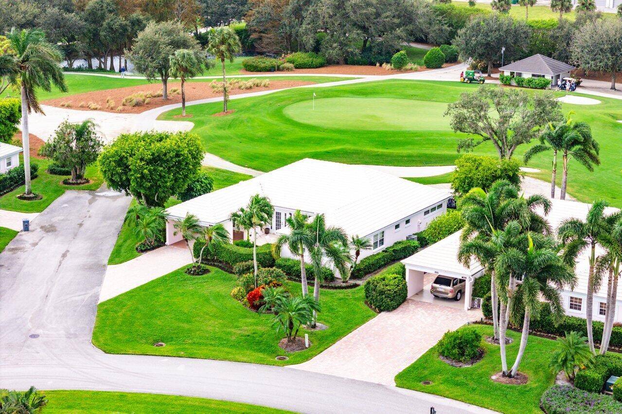 Stunning fairway green views from this villa plus no neighbors to the south for an open view !