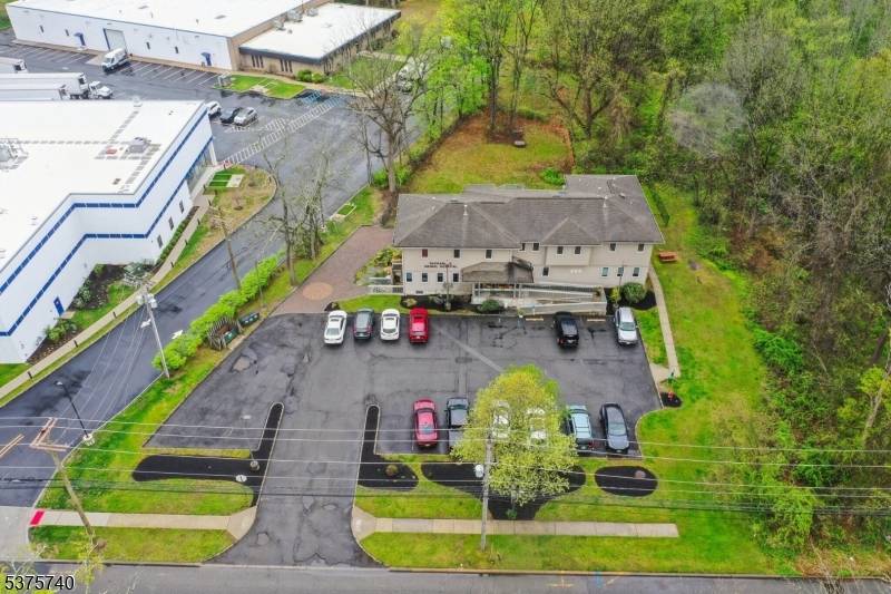 4, 780 SF Well Established Animal Hospital 2, 760 SF Second Floor Unit Ground Floor Space Connected to Animal HospitalWelcome to 455 Newark Pompton Turnpike, a unique and highly visible ...