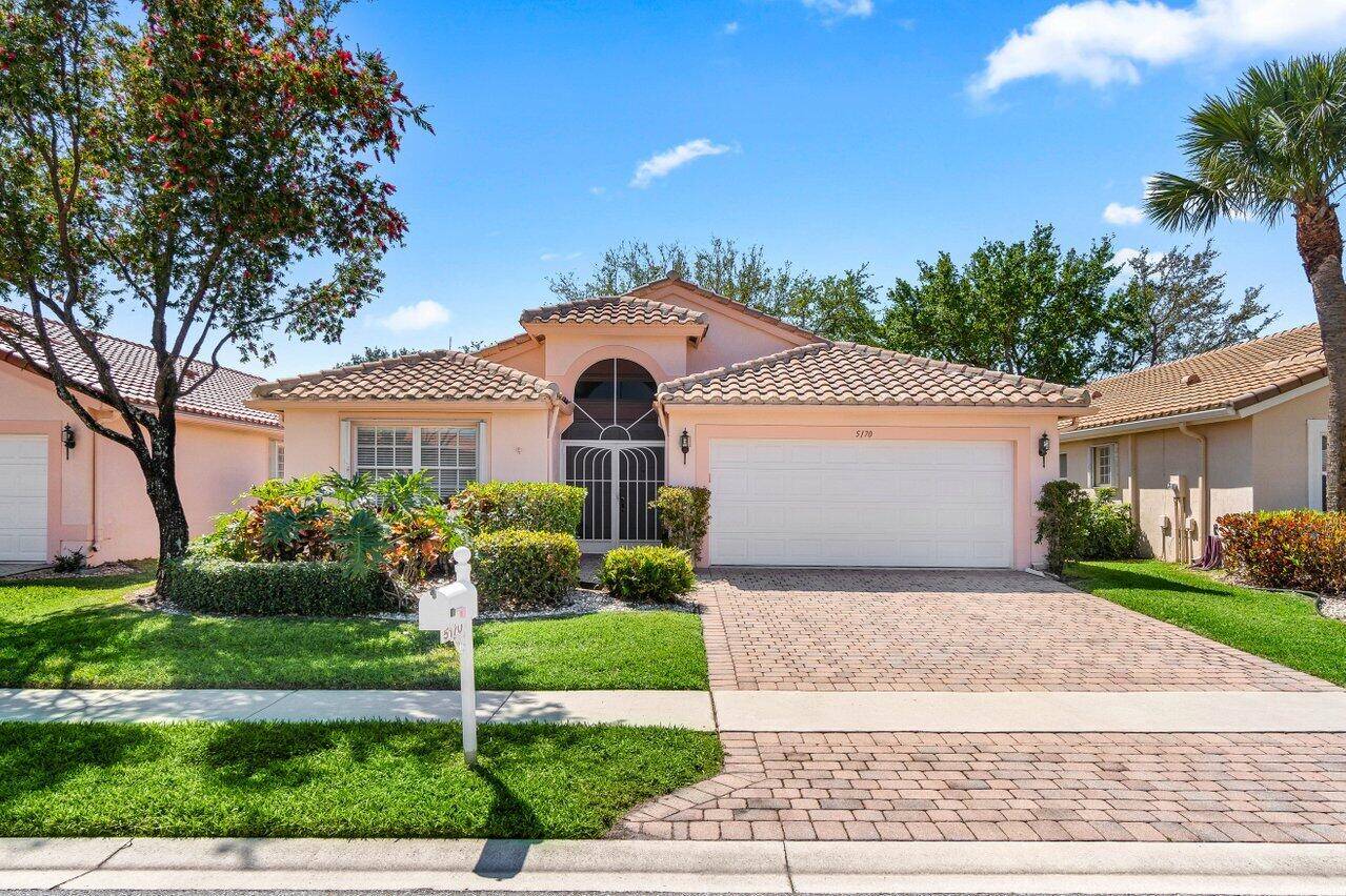 LOCATED IN THE SOUGHT AFTER COMMUNITY OF CASCADE LAKES, THIS CYPRESS MODEL OFFERS A GREAT OPEN LAYOUT !